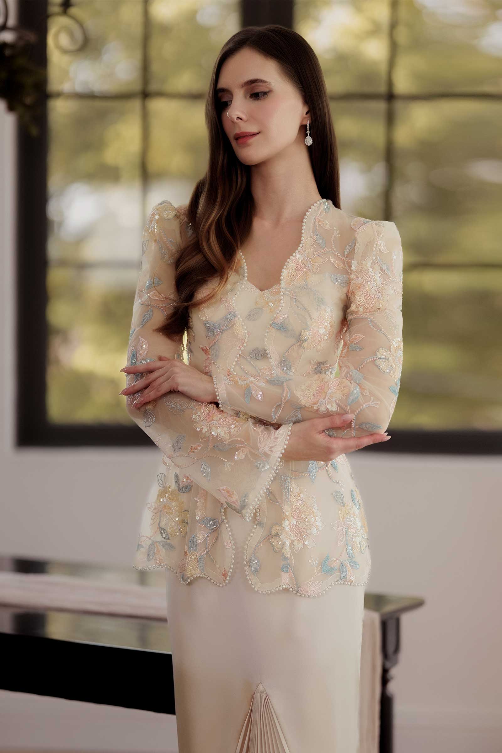 Thea Classic Kebaya Set - Image 14