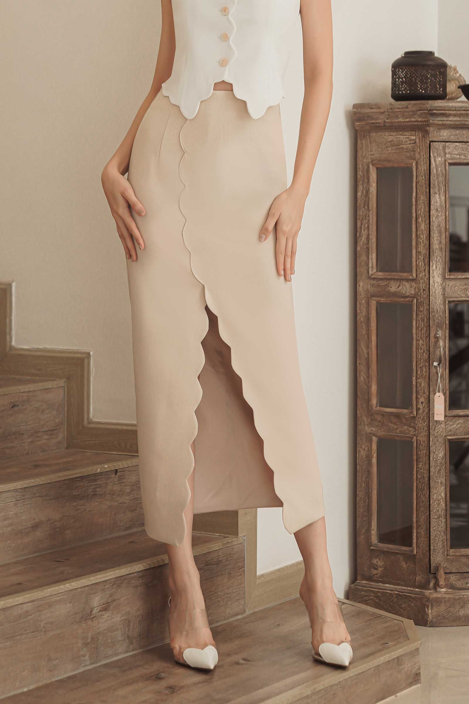 Diuxe Scallop Skirt (Beige) - Image 18