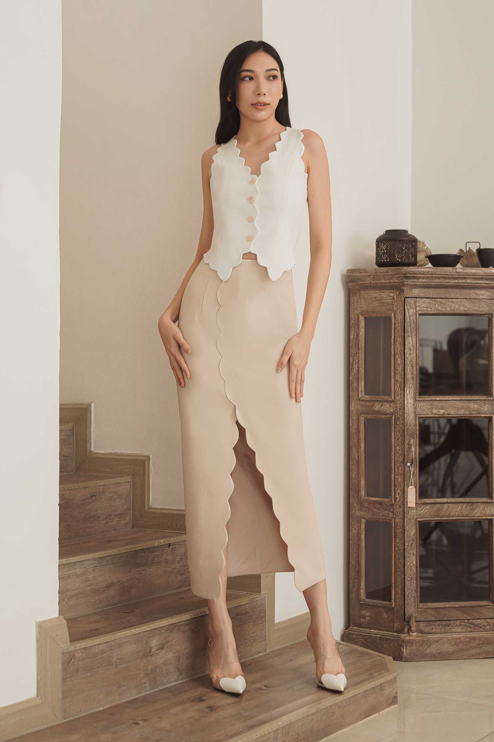 Diuxe Scallop Skirt (Beige) - Image 3