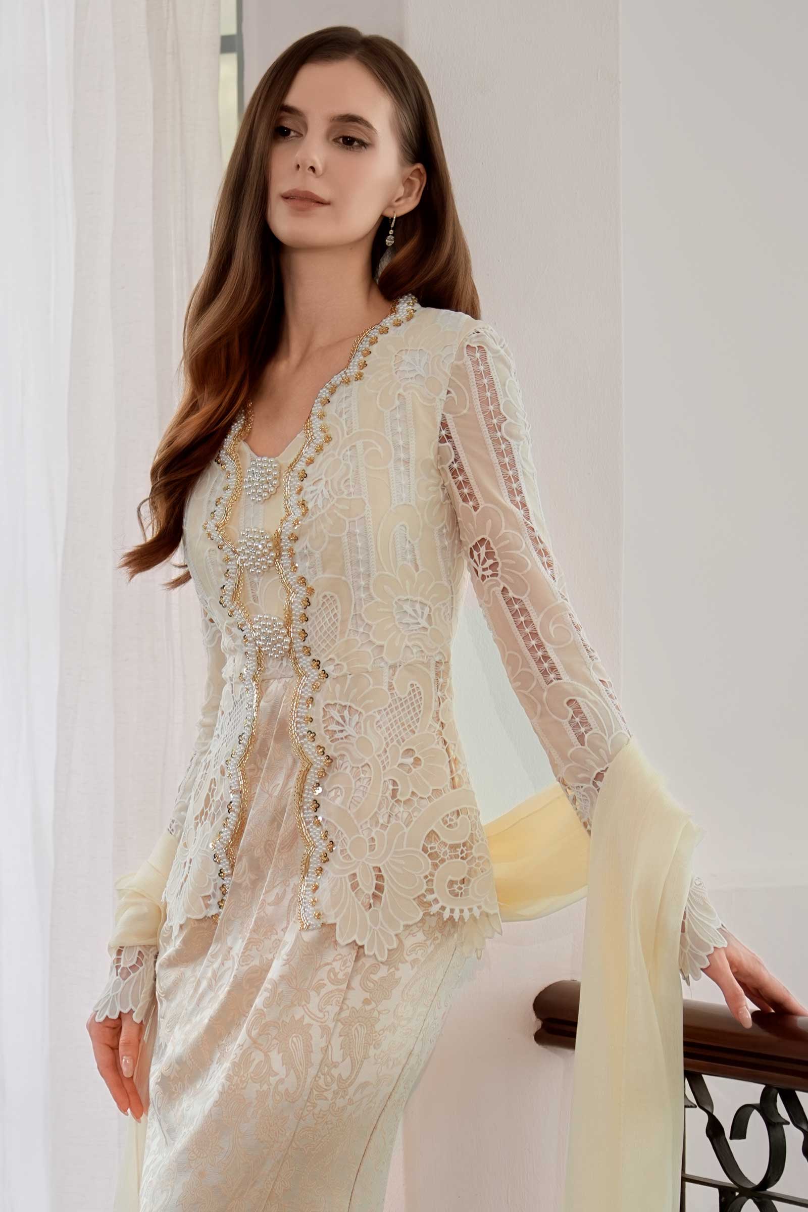 Seroja Kebaya Top (Cream)