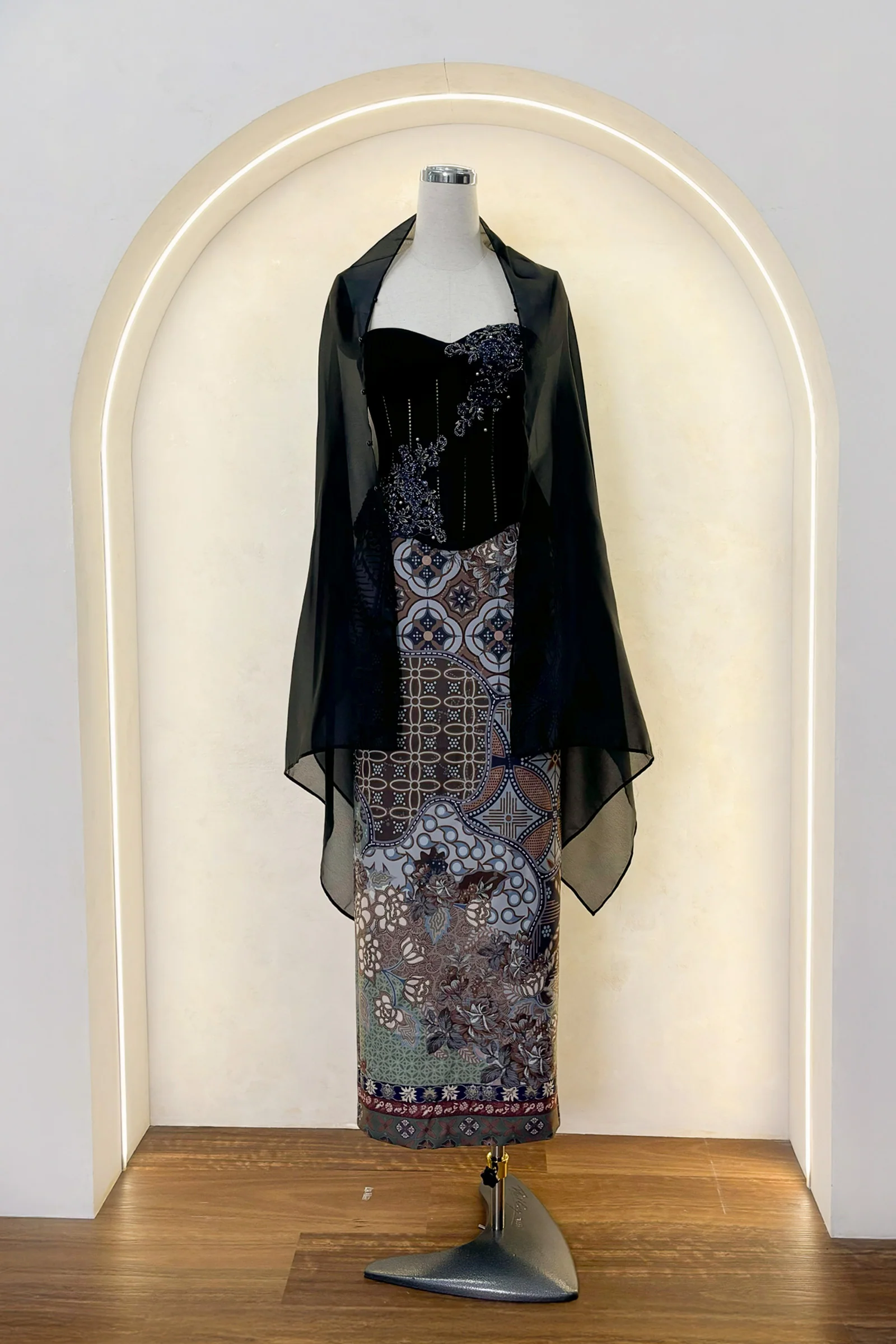 Casa Multiway Cape (Black) - Image 4