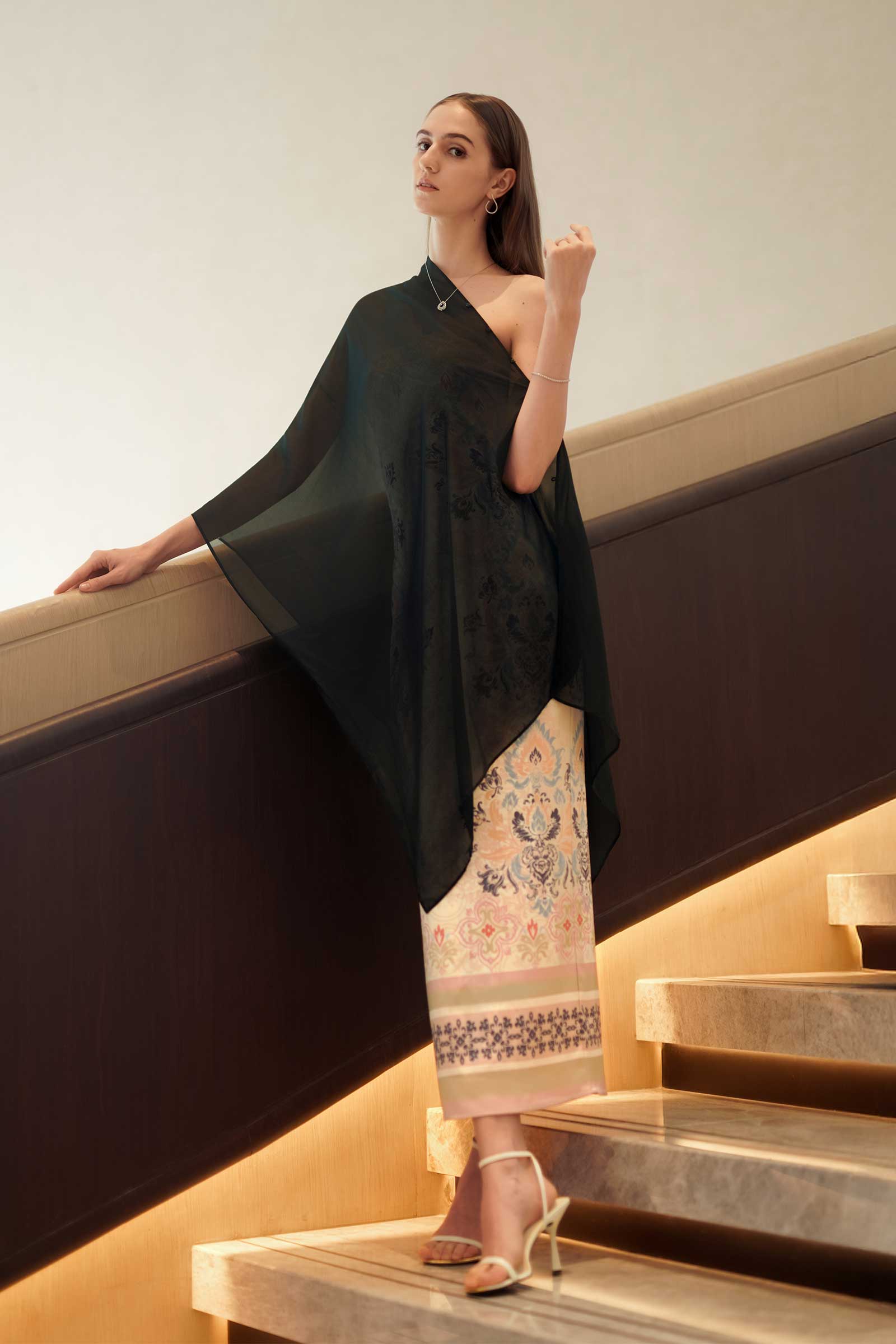 Elaris Multiway Silk Cape (Black) (NON RETURNABLE) - Image 12