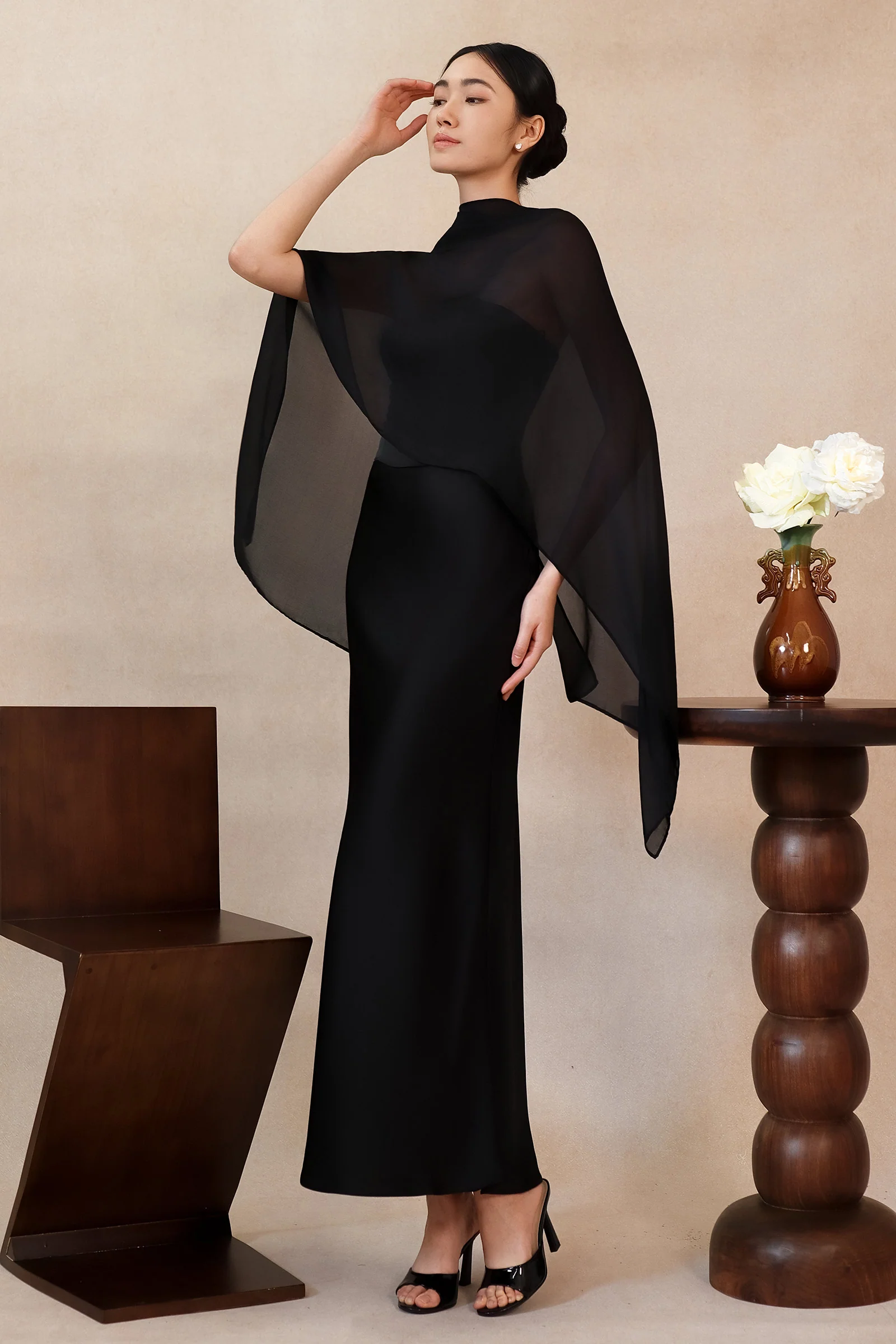 Elaris Multiway Silk Cape (Black) (NON RETURNABLE) - Image 19