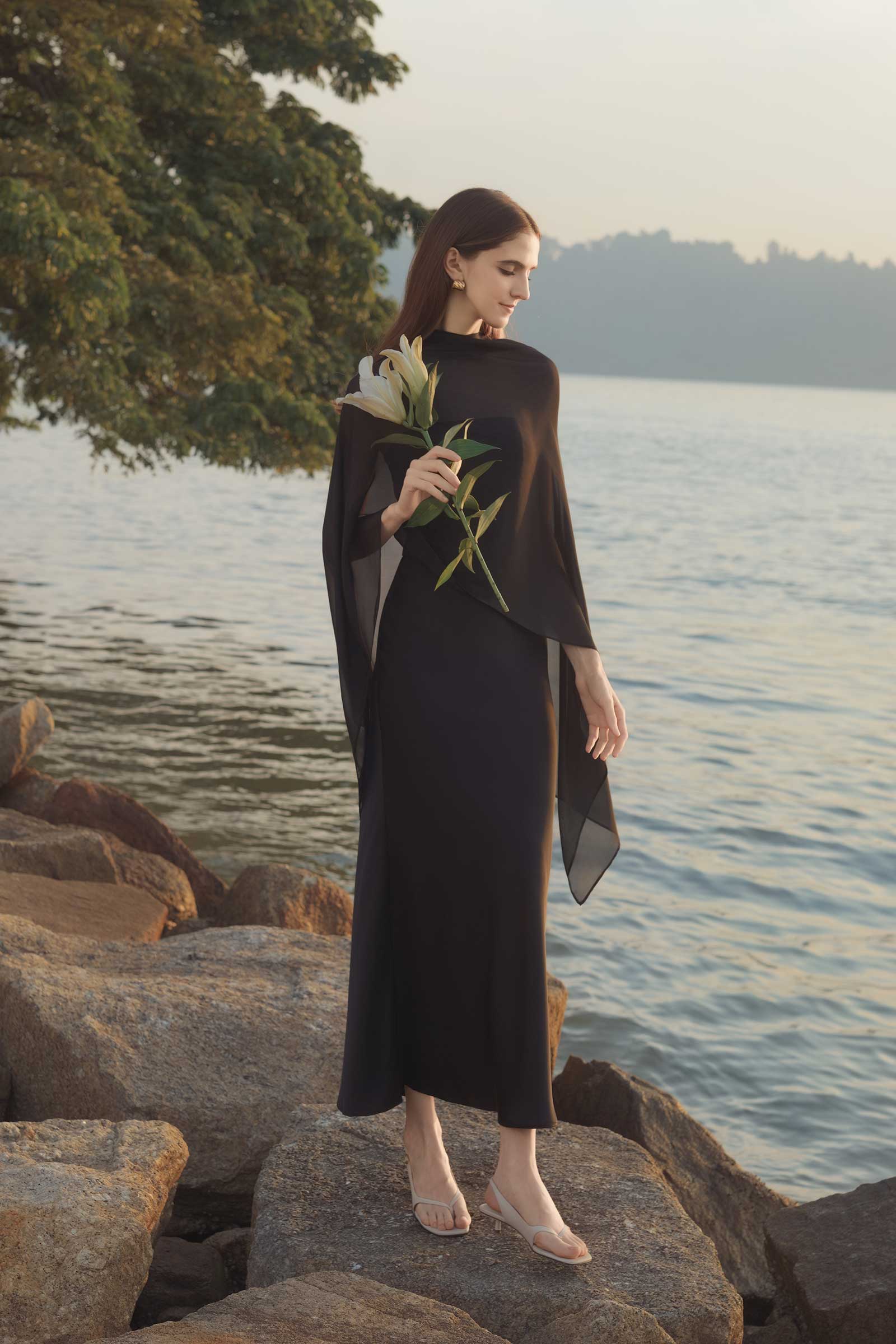 Elaris Multiway Silk Cape (Black) (NON RETURNABLE) - Image 3