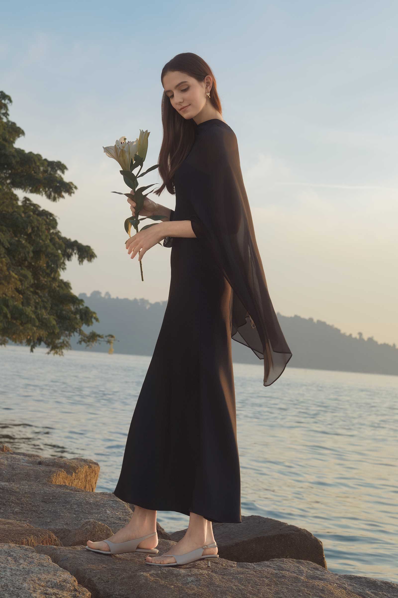 Elaris Multiway Silk Cape (Black) (NON RETURNABLE) - Image 4