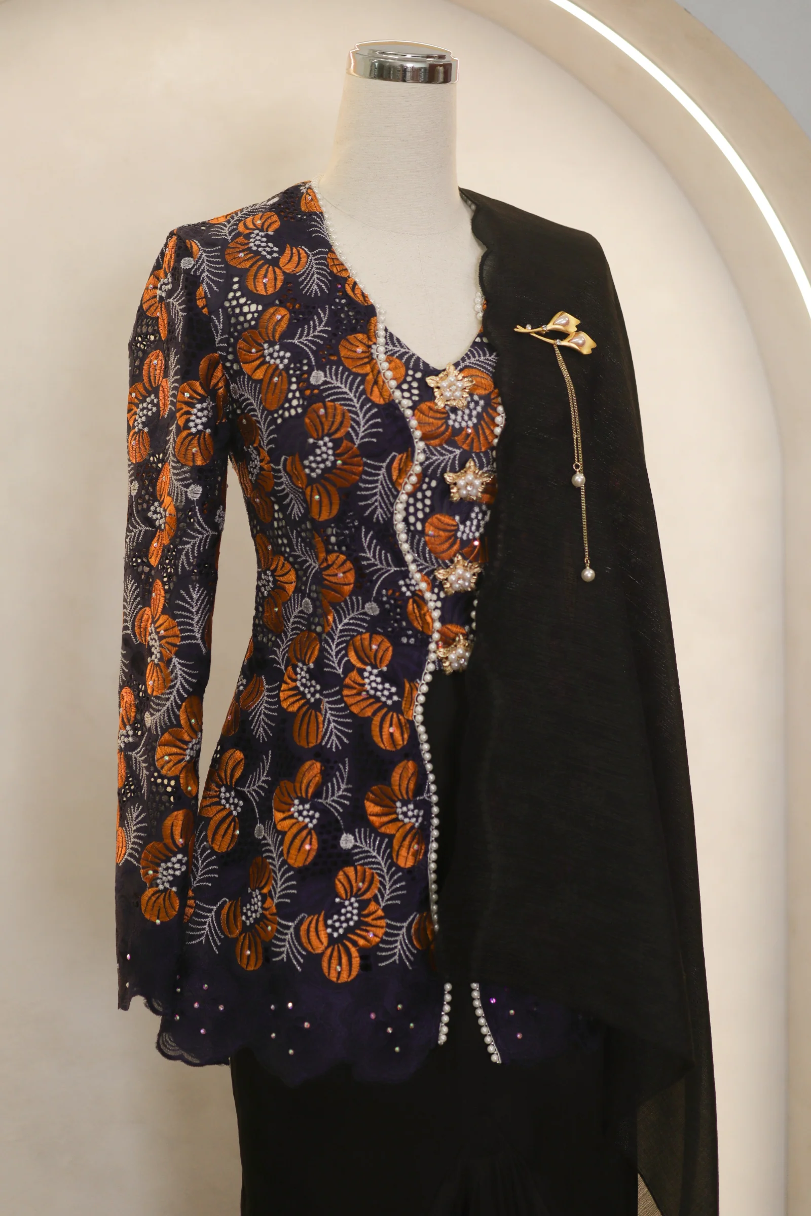 Kemboja Classic Kebaya Set (Black) - Image 2