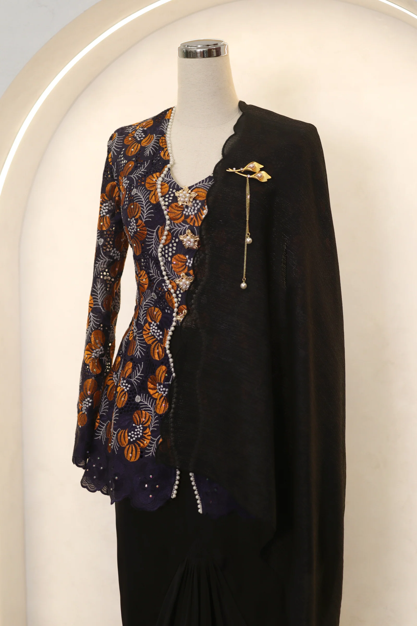 Kemboja Classic Kebaya Set (Black) - Image 4