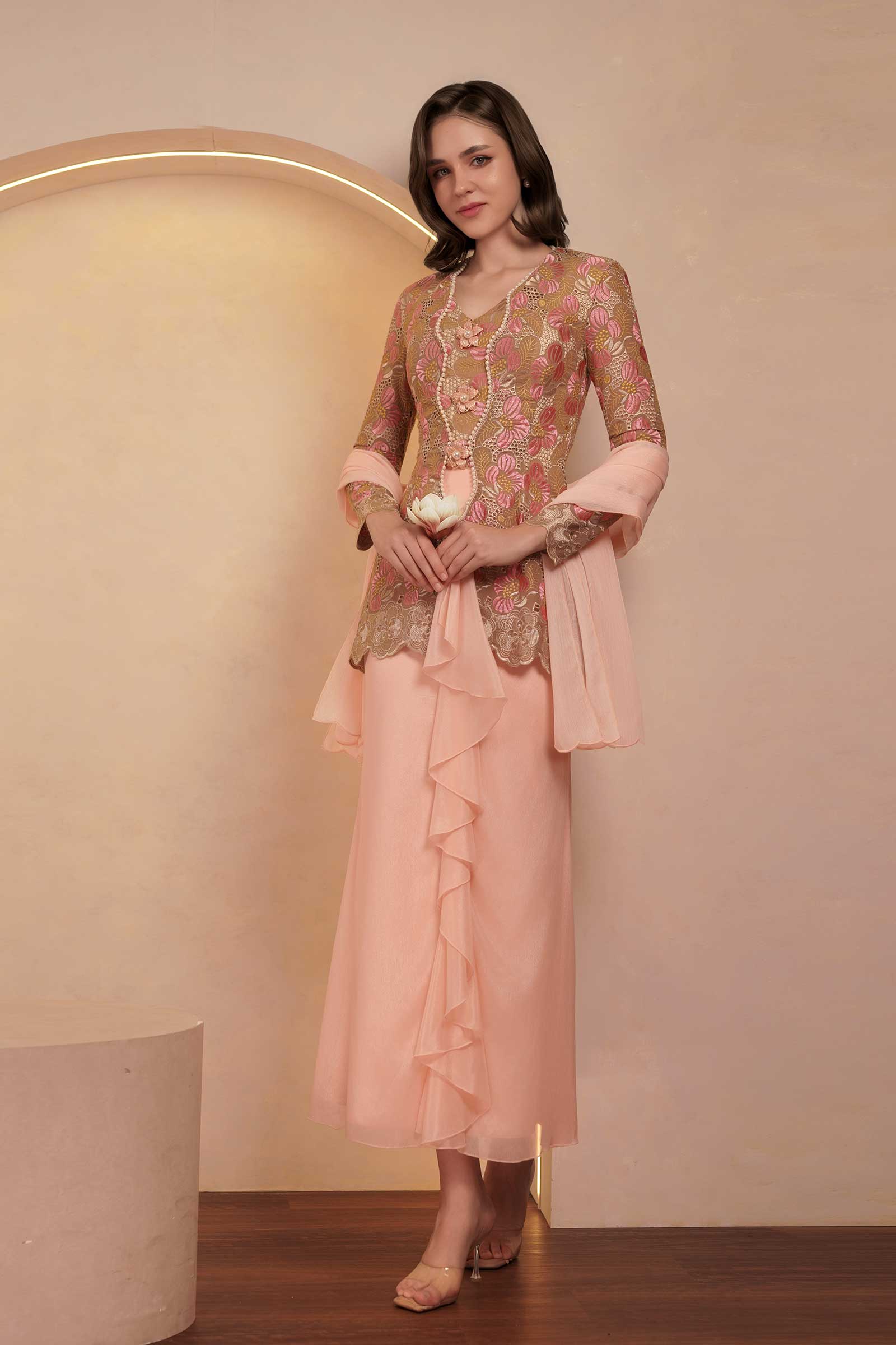 Coraline Demure Kebaya Set (Blush) - Image 10