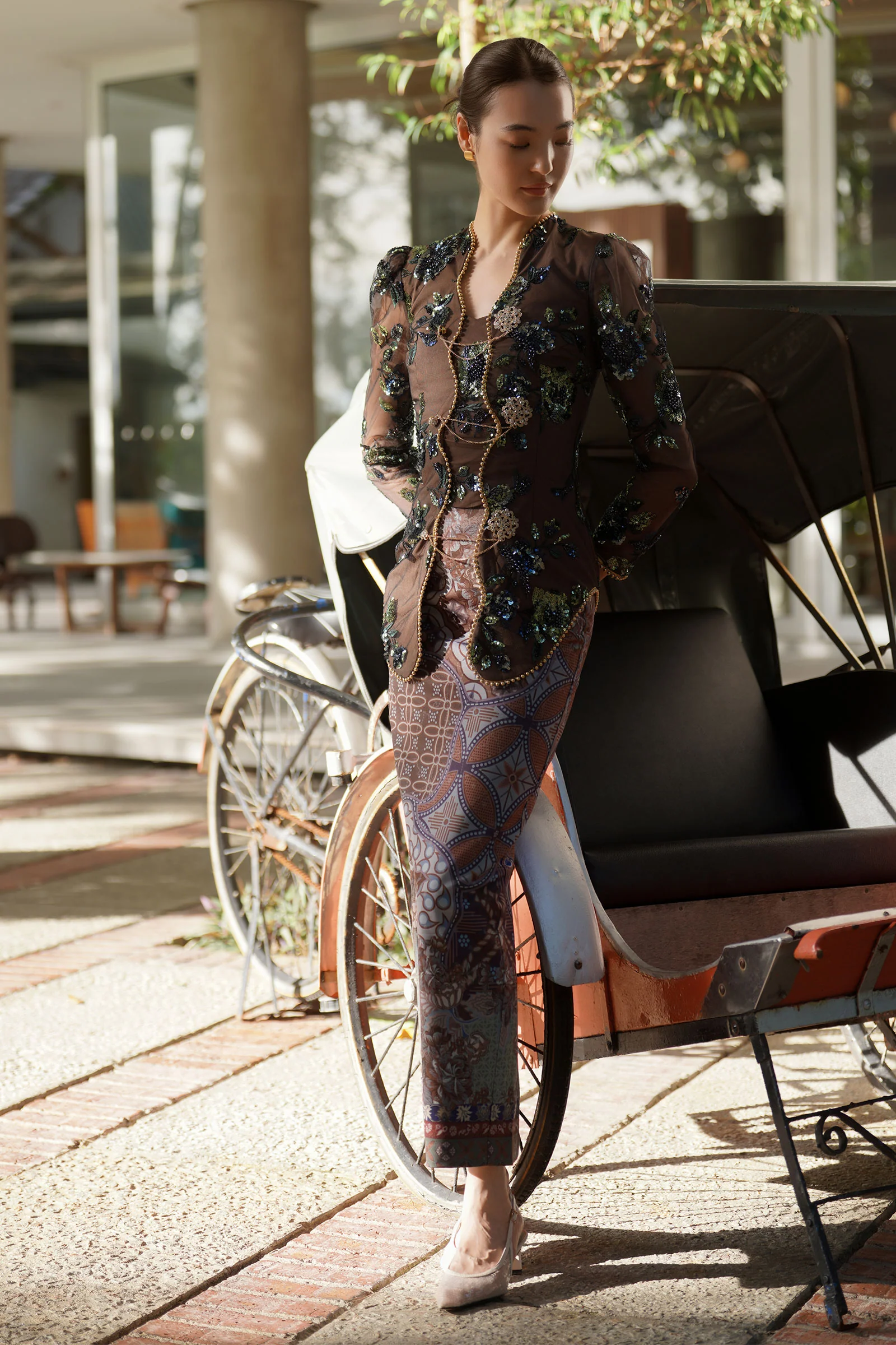 Soilera Kebaya Set (Black) - Image 4