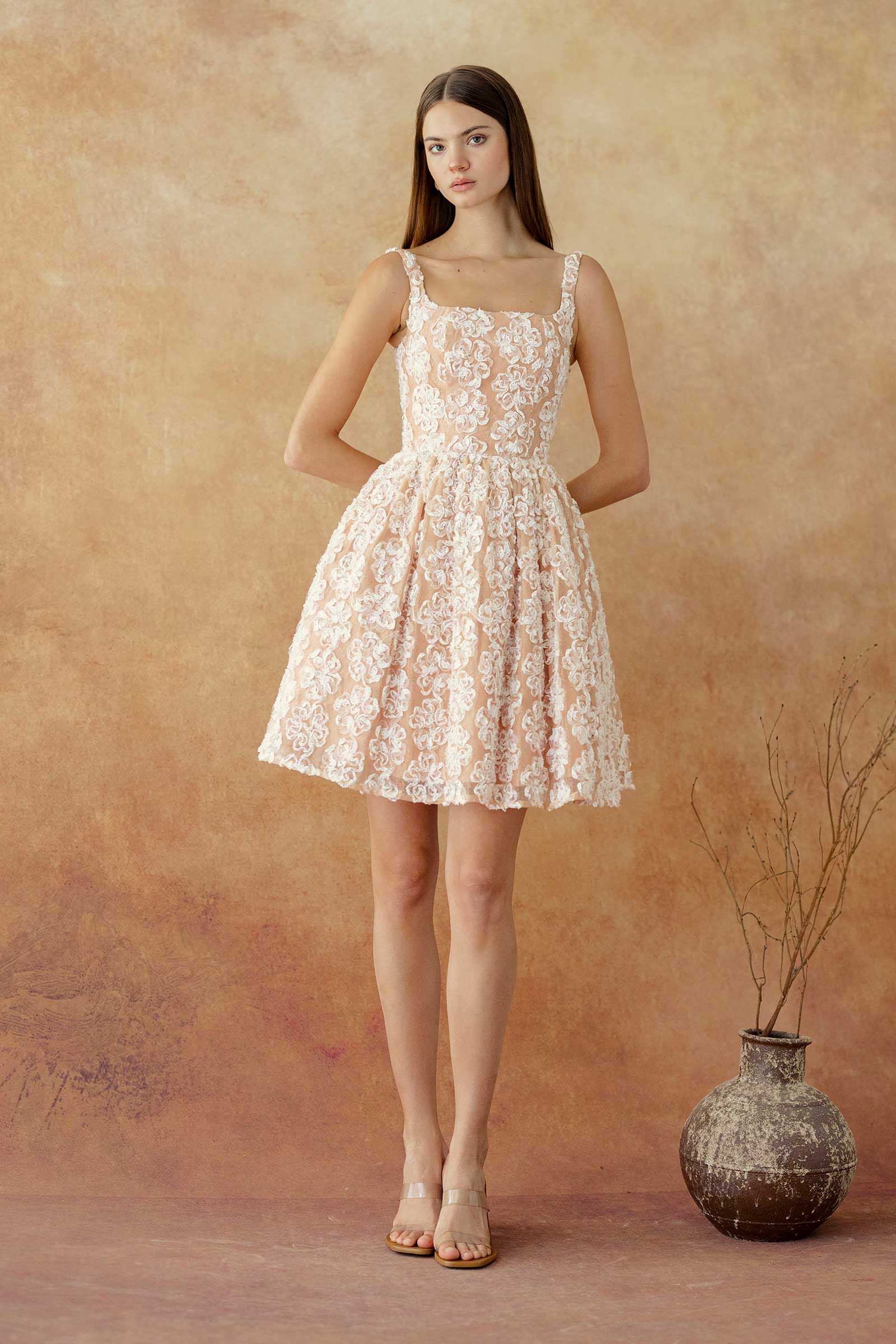 Darria (White) - Image 10