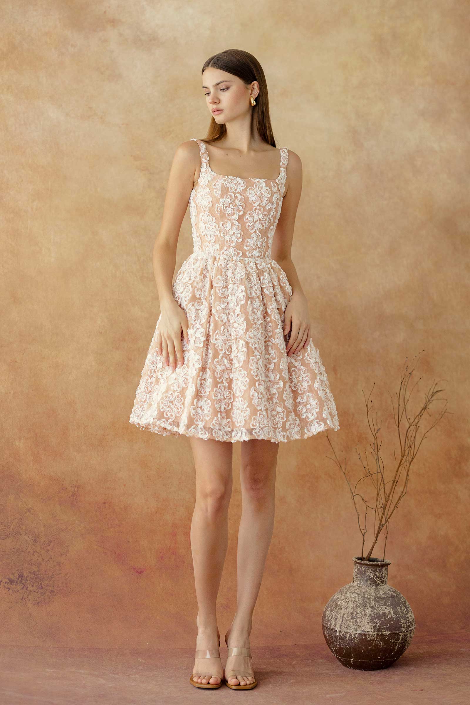 Darria (White) - Image 12