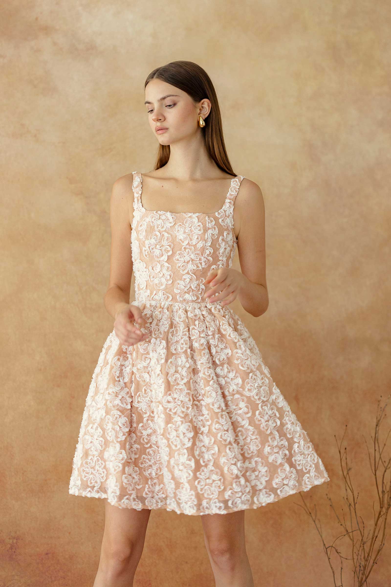 Darria (White) - Image 13