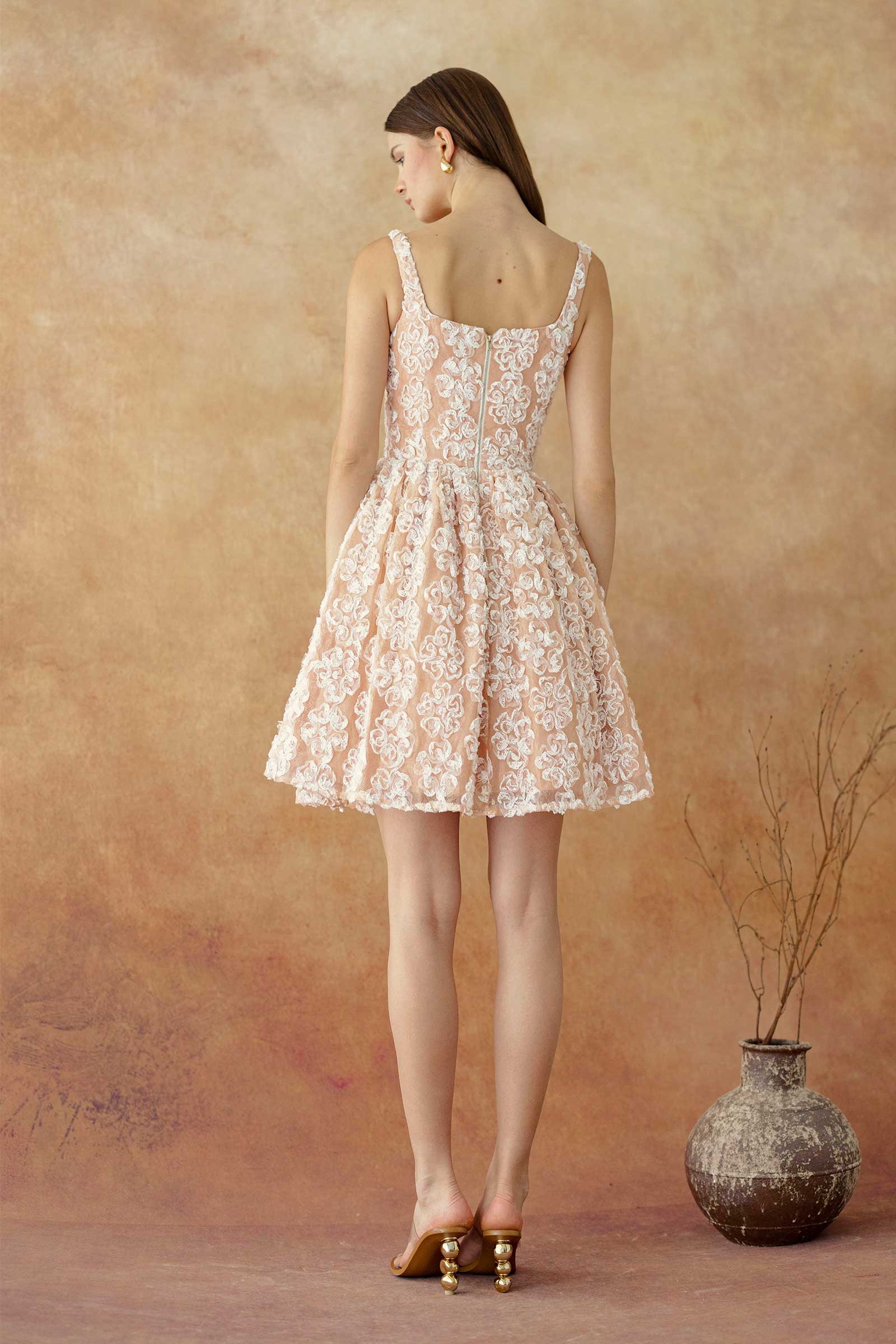 Darria (White) - Image 8