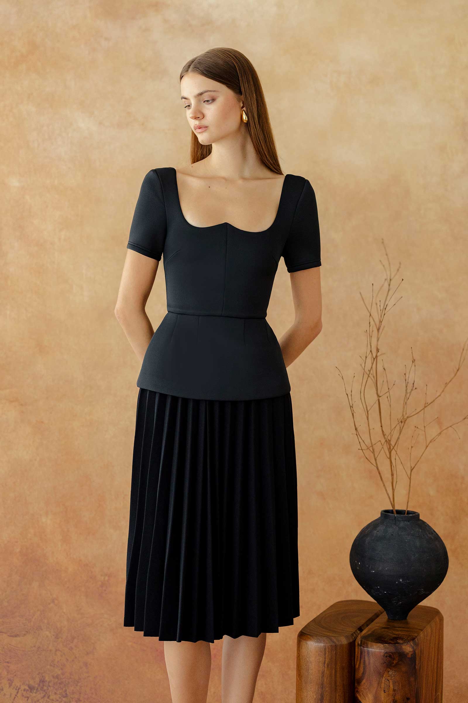 Deora (Black) - Image 2