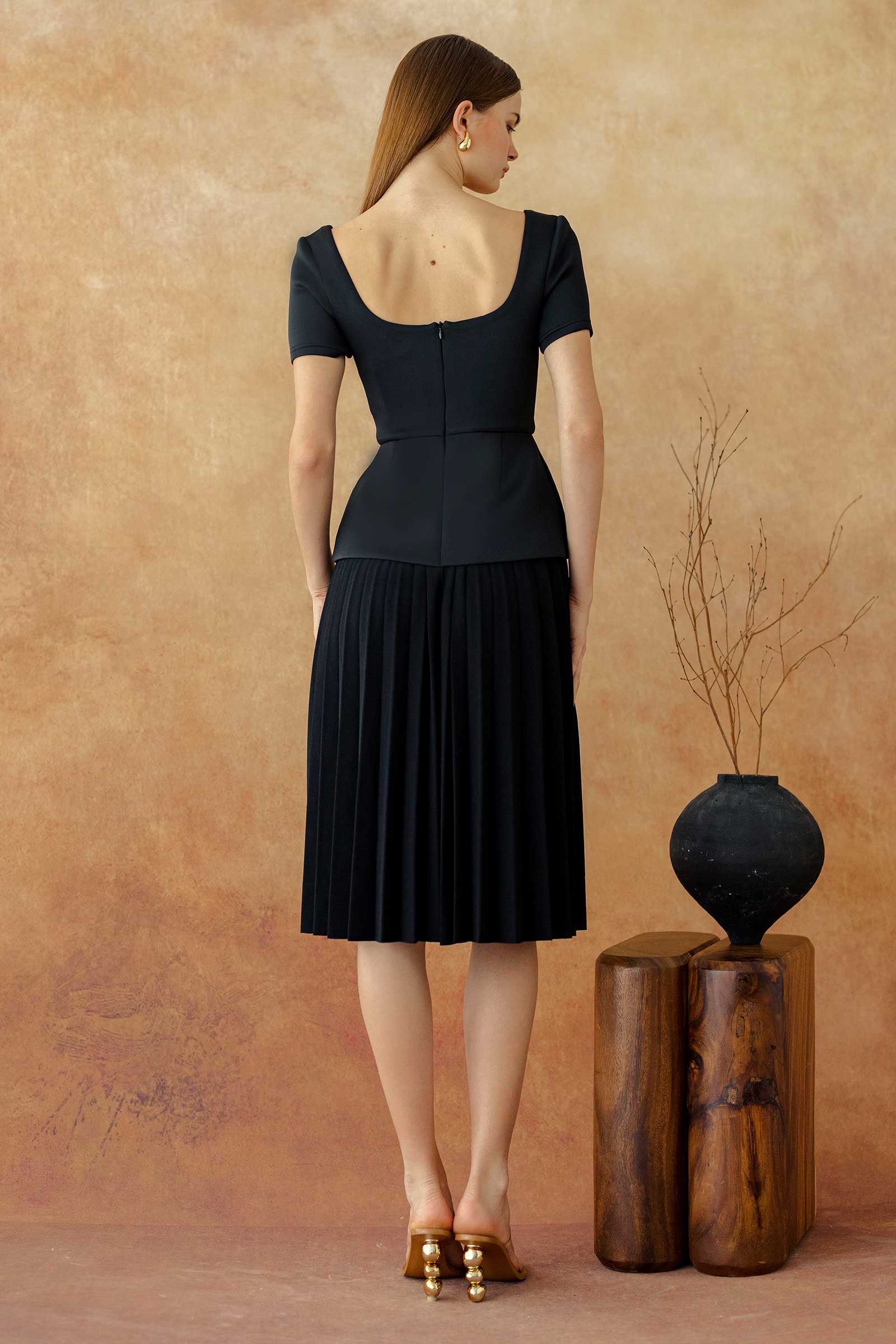 Deora (Black) - Image 3