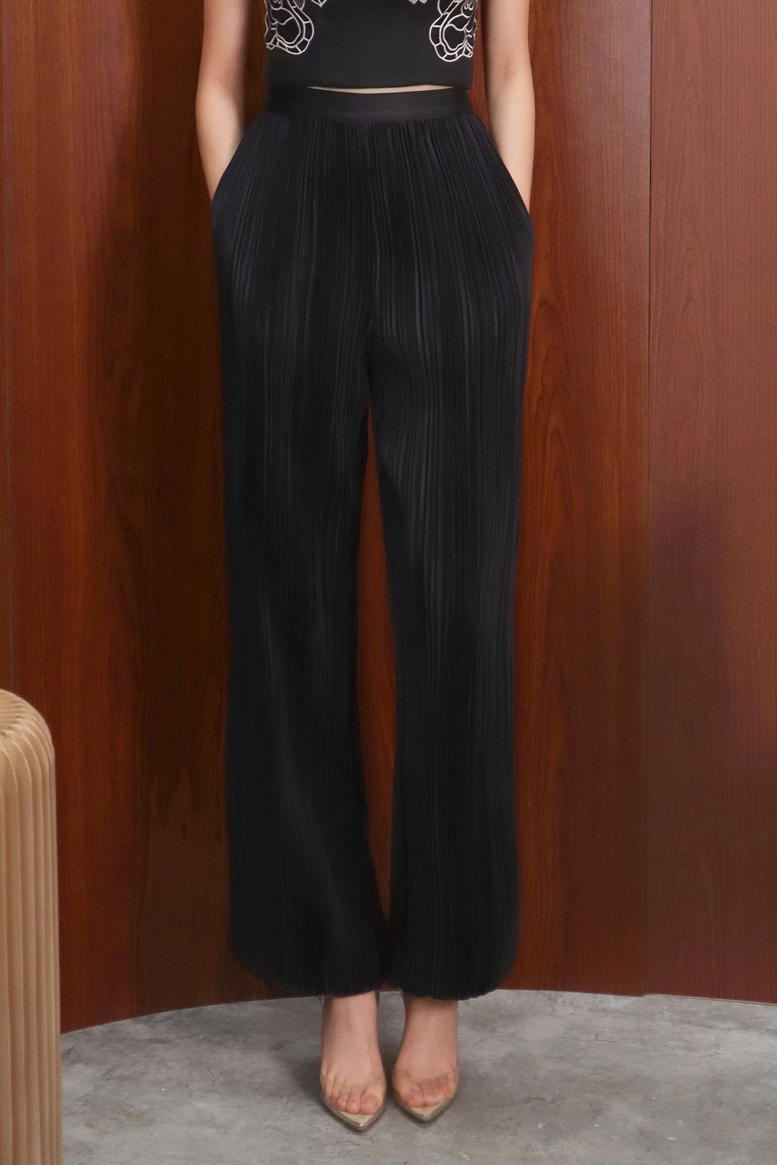 Darevz Plisse Bubble Pants (Black) - Image 3