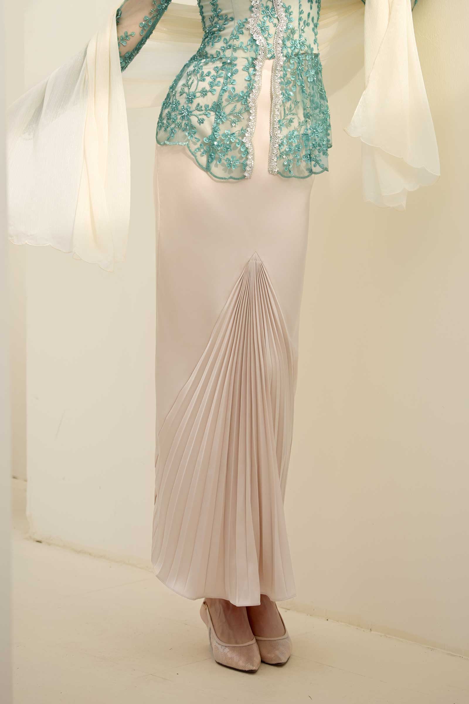 Zamrud Kebaya Set - Image 36