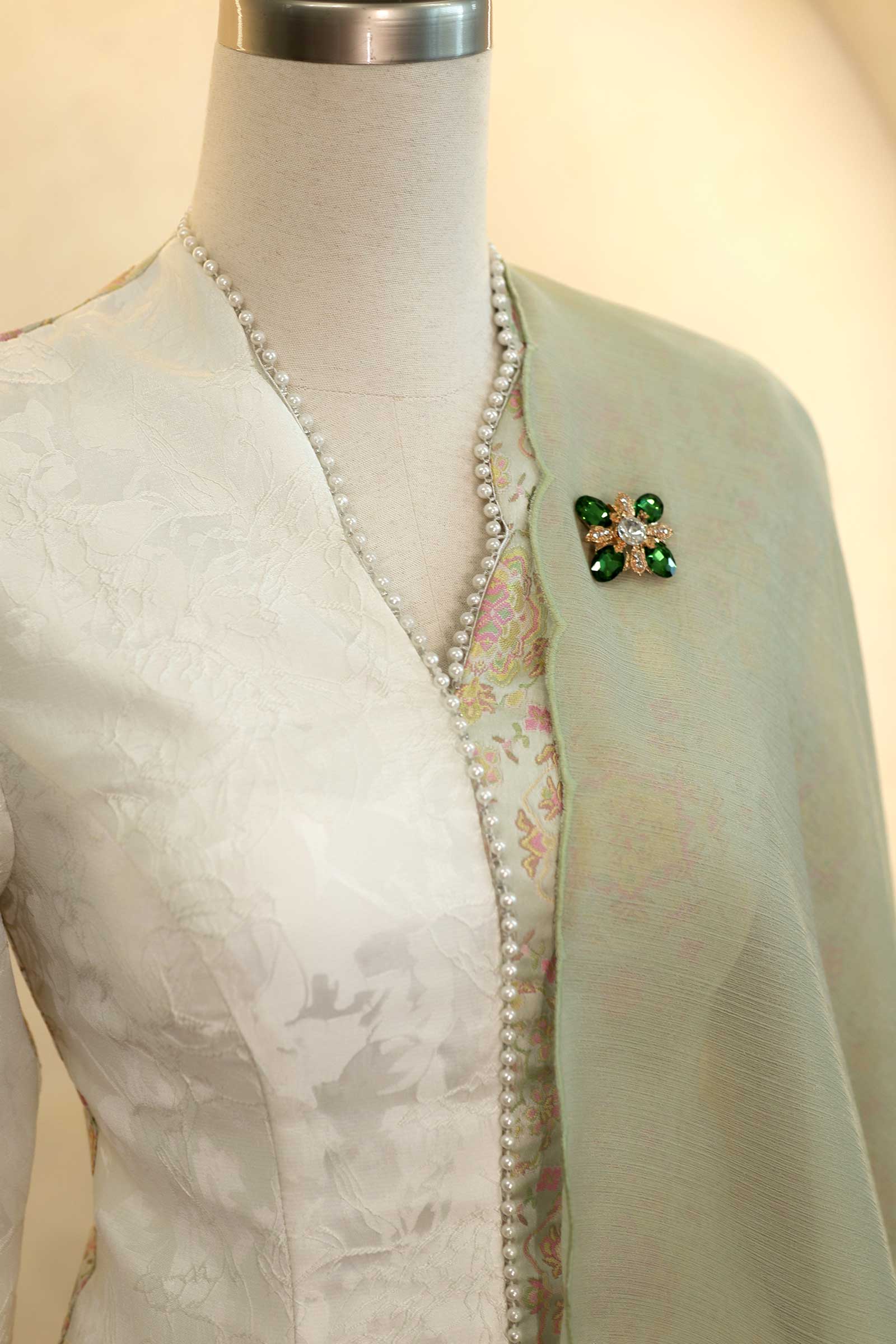 Niessa Kebaya Set (Pistachio) - Image 11