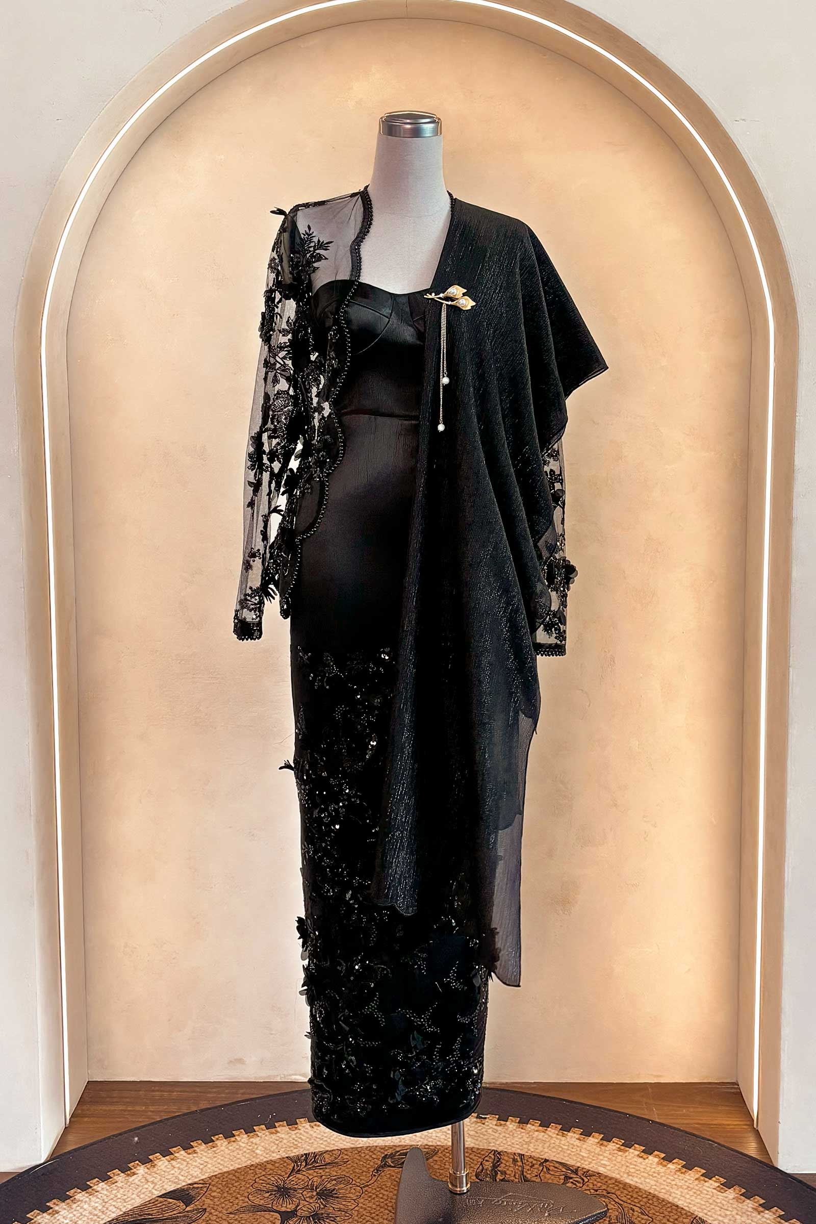 Noir Shawls with brooch (Black) (Non Returnable) - Image 17
