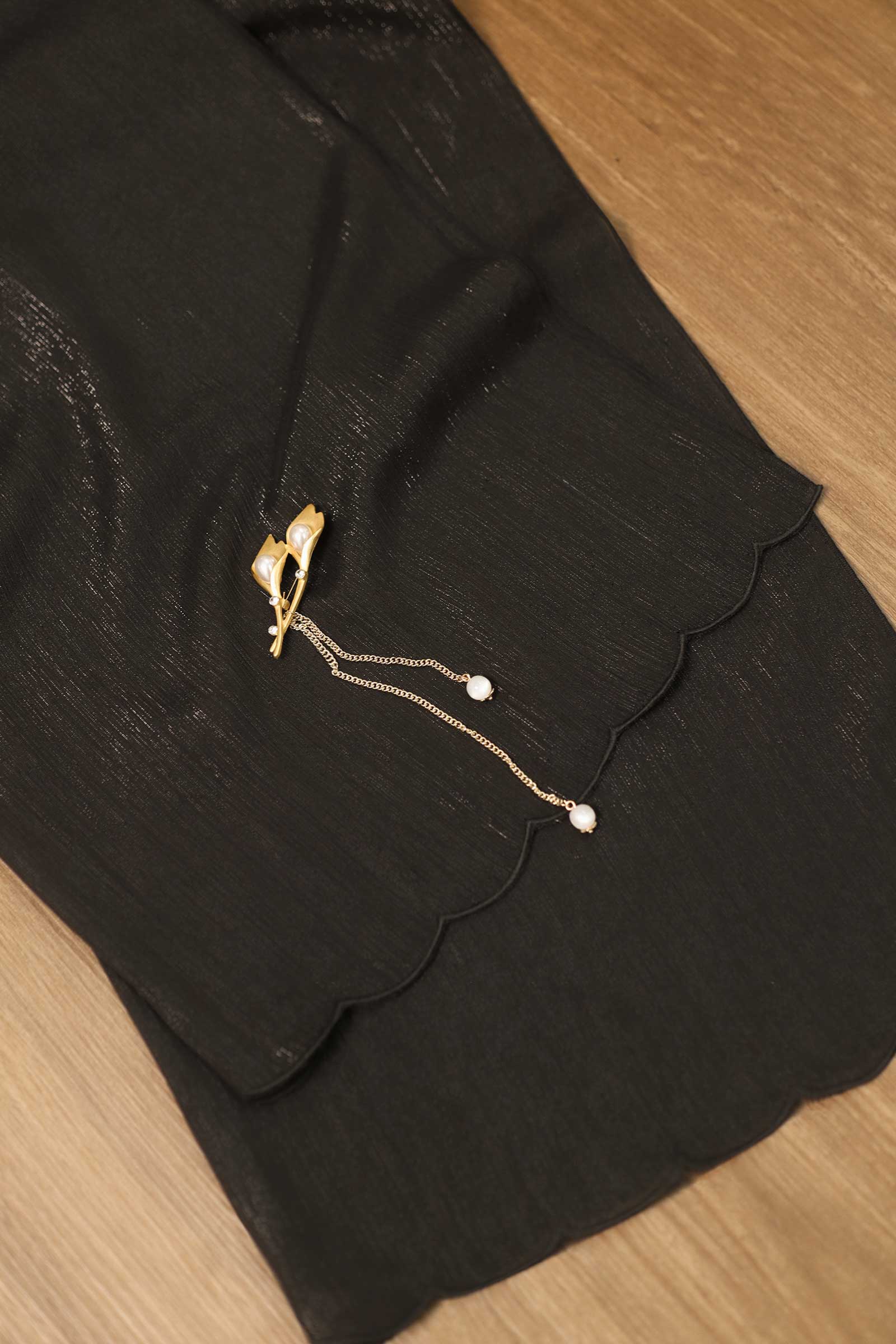 Noir Shawls with brooch (Black) (Non Returnable) - Image 18