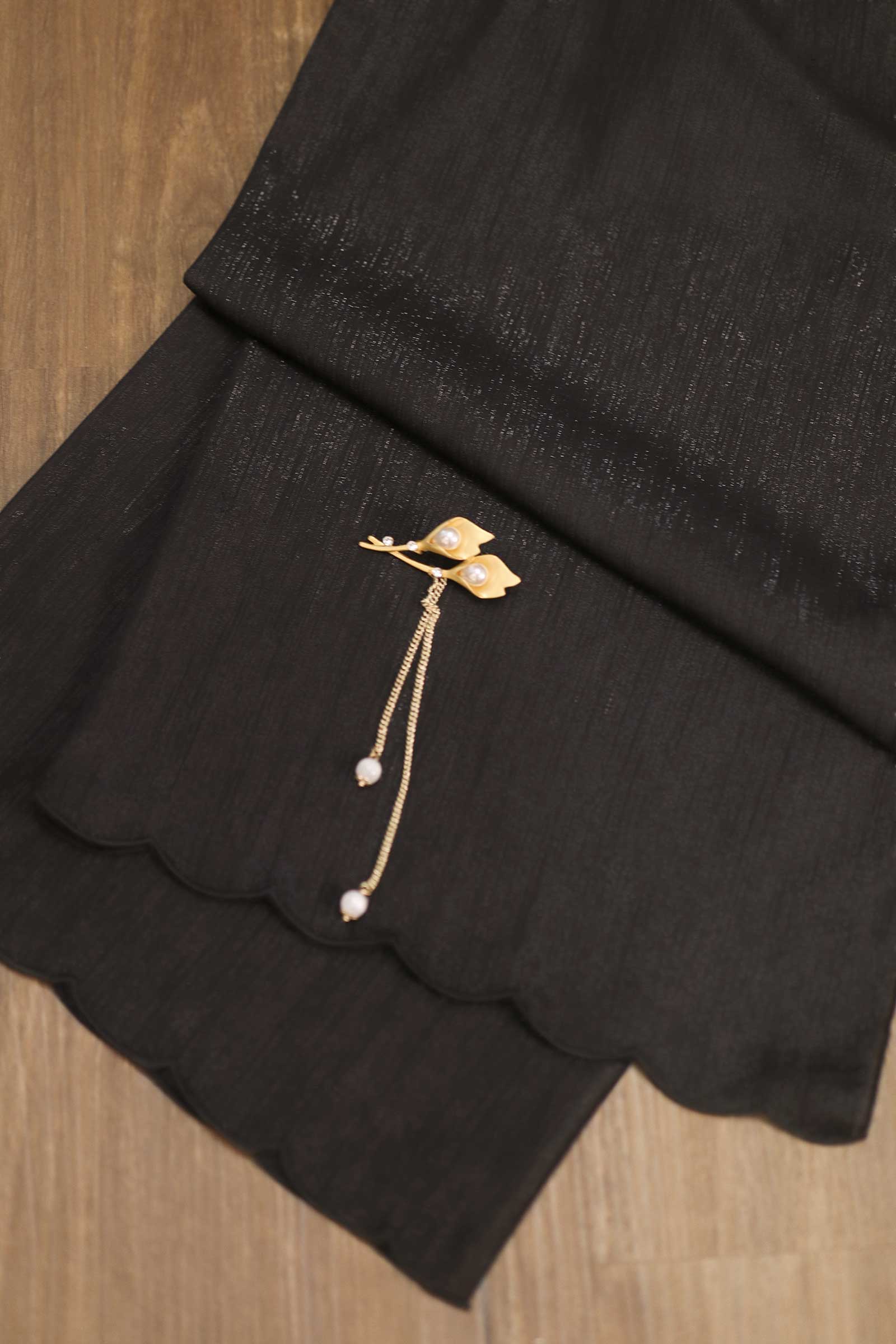 Noir Shawls with brooch (Black) (Non Returnable) - Image 5