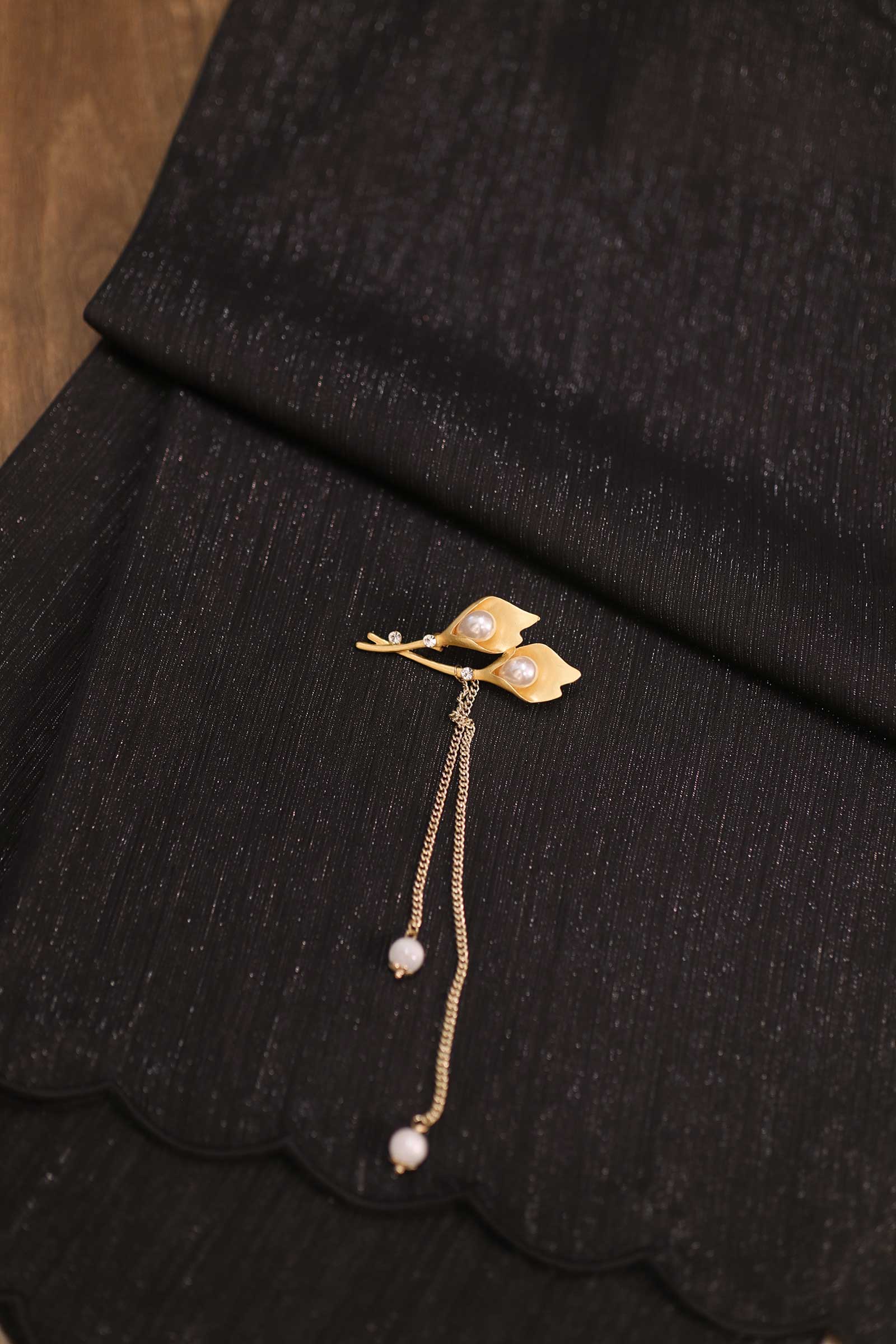 Noir Shawls with brooch (Black) (Non Returnable) - Image 6