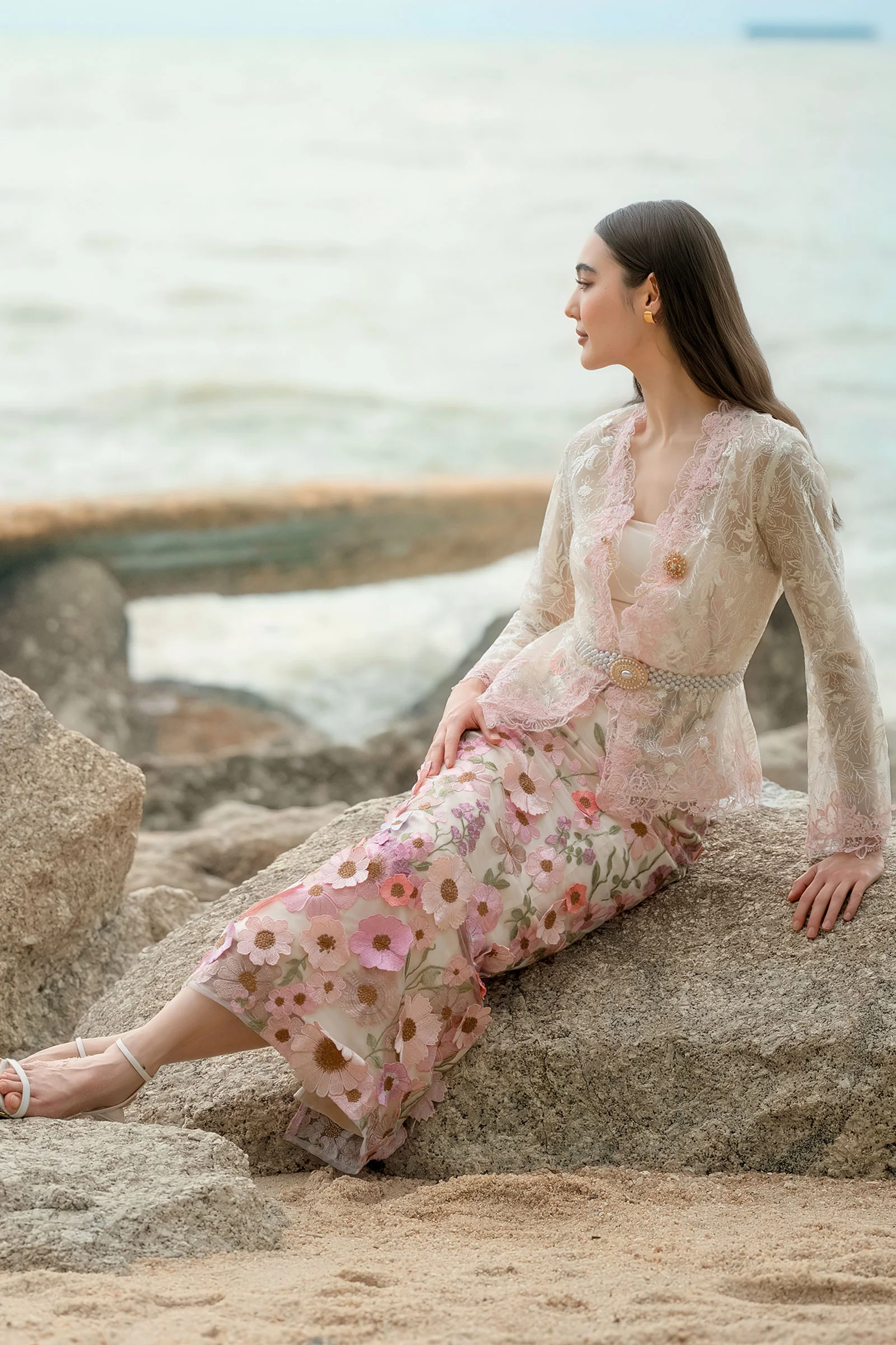 Roseraie Kebaya Top (Pink) - Image 11